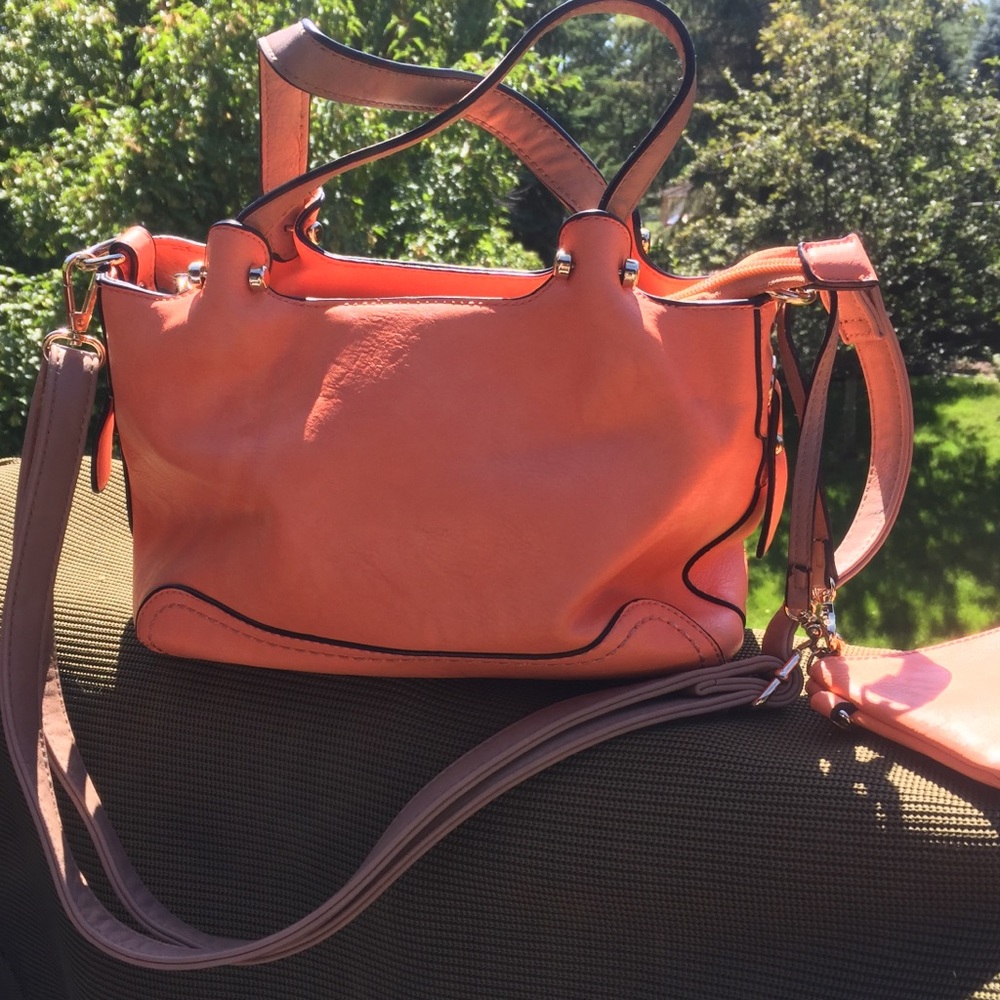 Simply Noelle Bag with wristlet - Gently used